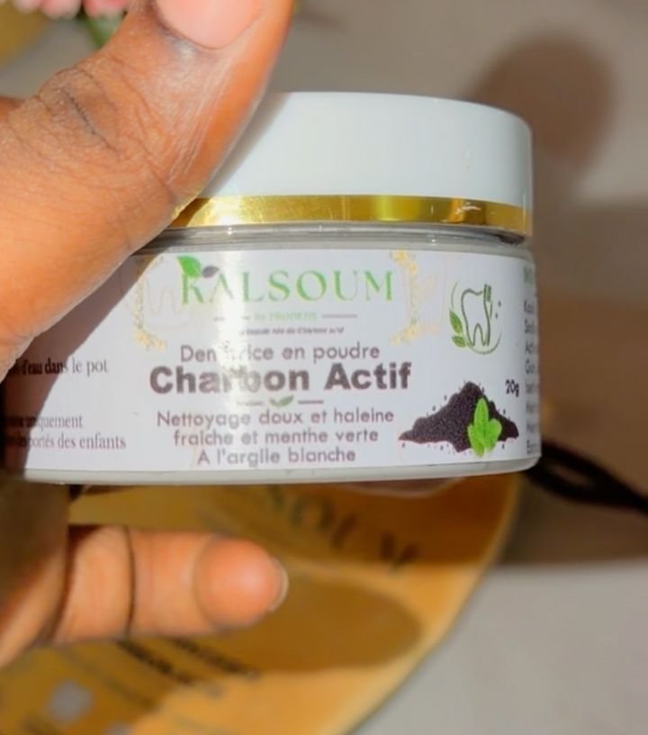 Le pot KALSOUM, dentifrice en poudre au charbon actif